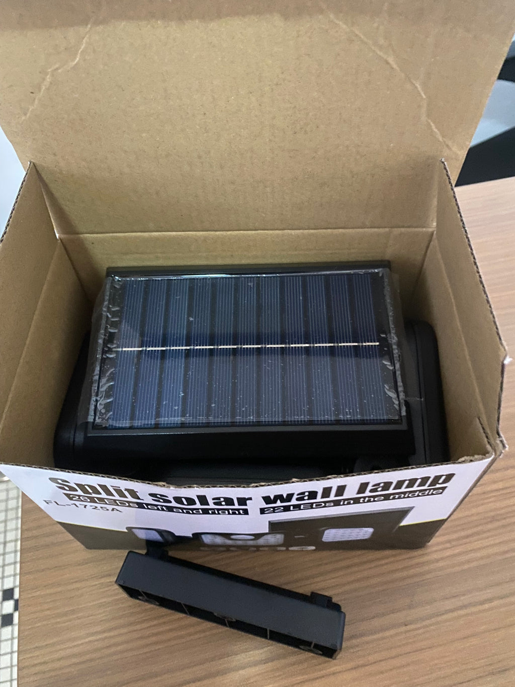 La sécurité de votre maison commence ici : Lampe Solaire Intelligente 74 LED