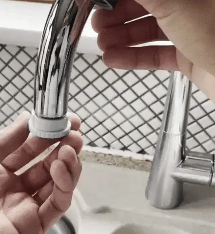 Filtrez l’eau de votre robinet en un seul geste